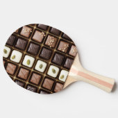 Handgemaakte luxe chocolade in een doos tafeltennisbatje (Zijkant)