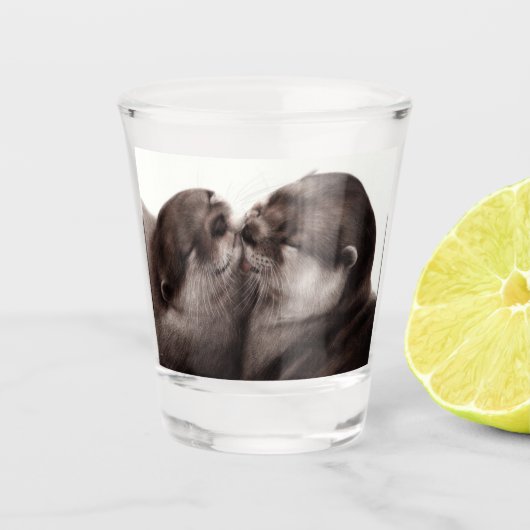 Handgeschilderde otters - Tender Moment Wildlife A Shot Glas (Voorkant)