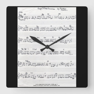 Handgeschreven blad Muziek tegen vierkante muurklo Vierkante Klok