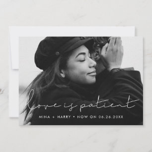 Handgeschreven minimalistische liefde is geduldig  aankondiging