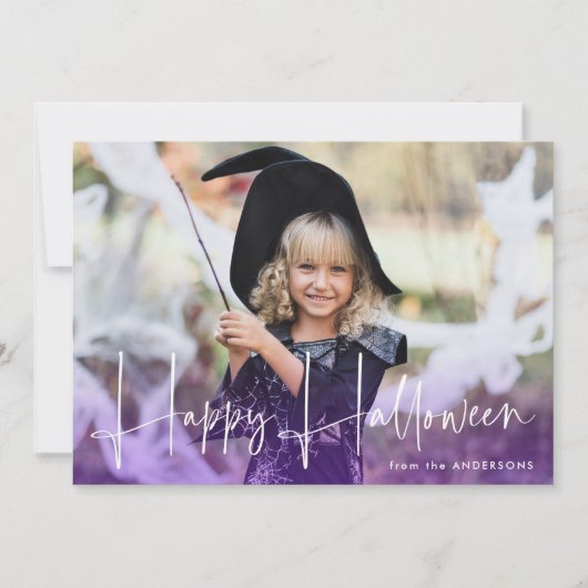 Handgeschreven Script Paarse Happy Halloween Foto Feestdagenkaart (Voorkant)