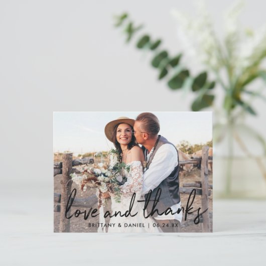 Handgeschreven Zwarte Script Liefde en Dank Huweli Briefkaart (Staand voorkant)