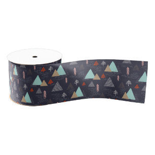 Handgetekende Evergreen Pine Trees op sneeuw bij n Grosgrain Lint