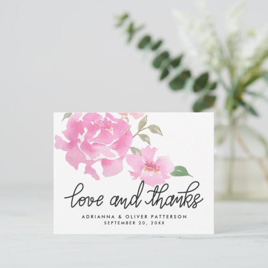 Handlettered Liefde en Bedankt Roze Pioenbloemen Briefkaart (Staand voorkant)