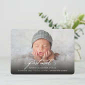 handschrift script baby's eerste nieuwe foto feestdagenkaart (Staand voorkant)