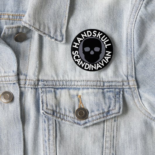 HANDSKULL LIV Sinker Badge rond noir P3 (En situation)