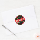 Handvat met zorg Fragile Red Black Yellow Ronde Sticker (Envelop)