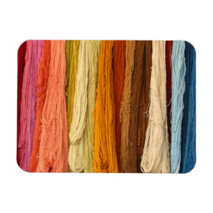 Hangen bundels van gekleurd garen magneet