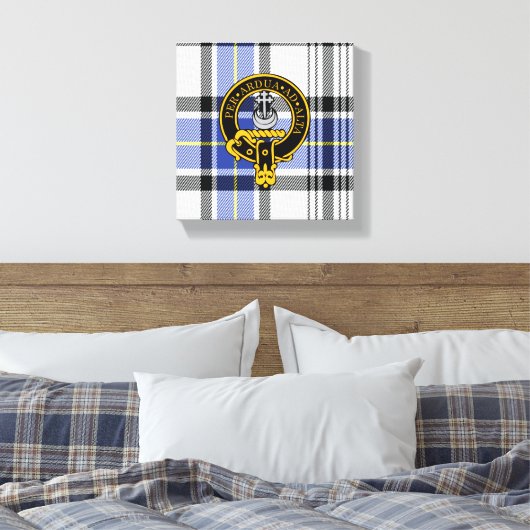 Hannay Scottish Crest en Tartan Canvas print (Insitu (Slaapkamer))