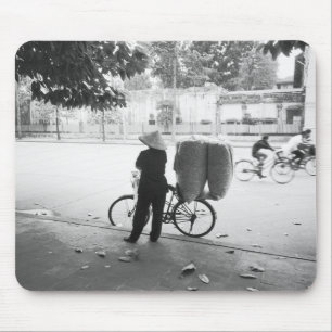 Hanoi Vietnam, Bicyle Delivery Woman (NR) Muismat