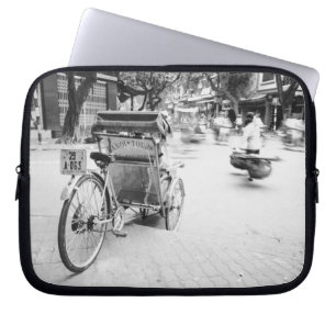 Hanoi Vietnam, Cyclo in Oud Hanoi Laptop Sleeve