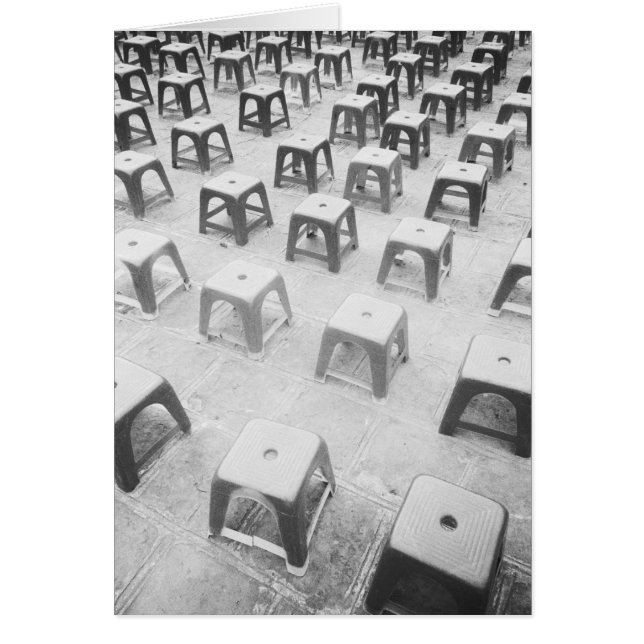 Hanoi Vietnam, Tabourets en plastique au Temple de (Devant)