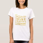 Hanoukka "LIGHT EAT SPIN REPEAT" T-shirt de base<br><div class="desc">Hanoukka "LIGHT EAT SPIN REPEAT" Gold Basic T-Shirt Choisissez parmi plus de 155 styles et tailles de chemise pour ce design. Merci de vous être arrêté et de faire du shopping par ! Très apprécié ! Heureux Chanoukah/Hanoukka ! ! ! ! Style : T-shirt de base pour femmes Ce T-shirt...</div>