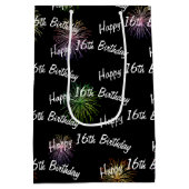 Happy 16th Birthday vuurwerk op zwart Medium Cadeauzakje (Achterkant)