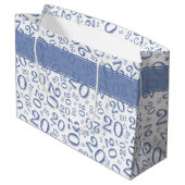 Happy 20th Birthday Number Pattern Blue and White Groot Cadeauzakje (Achterkant Gekanteld)