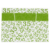 Happy 35th Birthday Number Pattern Green/White Groot Cadeauzakje (Achterkant)