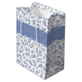 Happy 45th Birthday Number Pattern Blue/White Medium Cadeauzakje (Achterkant Gekanteld)
