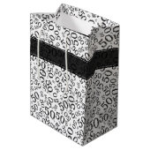 Happy 50th Birthday Number Pattern Black/White Medium Cadeauzakje (Achterkant Gekanteld)