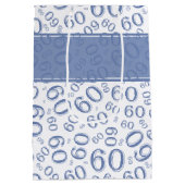 Happy 60th Birthday Blue and White Number Pattern Medium Cadeauzakje (Achterkant)