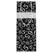 Happy 65th Birthday Number Pattern Black and White Wijn Cadeautas (Achterkant)