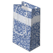 Happy 65th Birthday Number Pattern Blue and White Klein Cadeauzakje (Achterkant Gekanteld)