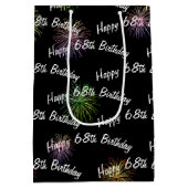 Happy 68th Birthday vuurwerk op zwart Medium Cadeauzakje (Achterkant)