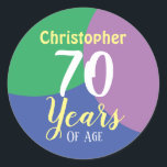 Happy 70th Birthday Classic Round Sticker<br><div class="desc">Célébrez un anniversaire avec un autocollant personnalisé indiquant le nom du récipiendaire et le nombre d'années. Sticker pour 70 ans.</div>