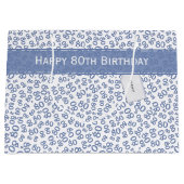 Happy 80th Birthday Blue and White Number Pattern Groot Cadeauzakje (Voorkant)