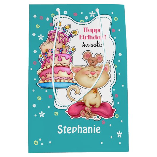 Happy Birthday. Aangepaste naam | Funny Kat and Mi Medium Cadeauzakje (Voorkant)