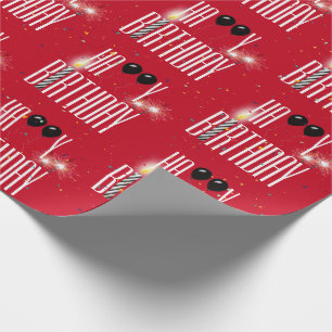 Happy Birthday-ballonnen en Confetti op Red Cadeaupapier