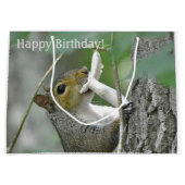 Happy Birthday Foraging Squirrel Groot Cadeauzakje (Voorkant)