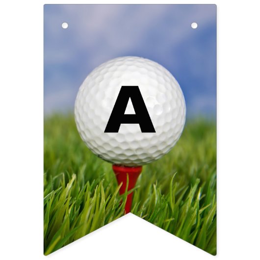 Happy Birthday-golfbal op t-shirt in gras Vlaggetjes (Derde vlag)