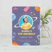 Happy Birthday Invitation (Debout devant)