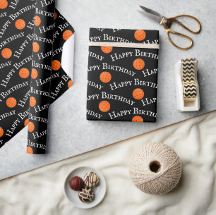 Happy Birthday Oranje pickleballs op zwart Cadeaupapier