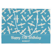 Happy Birthday Vliegtuig Retro Patroon Naam Blauw Groot Cadeauzakje (Achterkant)