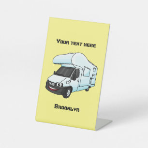 Happy campervan cartoon illustratie reclamebord met voetstuk
