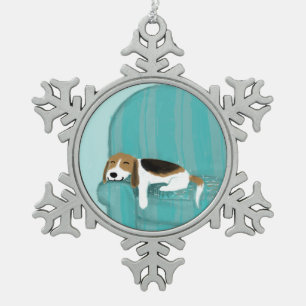 Happy Couch Dog - Cute Sleepy Beagle Holiday Tin Sneeuwvlok Ornament