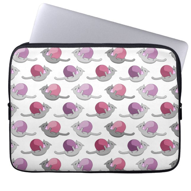 Happy Cute Cats Playing with Balls Pattern Laptop Sleeve (Voorkant)