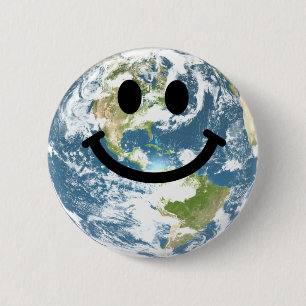 Happy Earth face Ronde Button 5,7 Cm