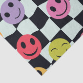 Happy Faces op verwrongen zwart-wit dambord Tissuepapier (Detail)