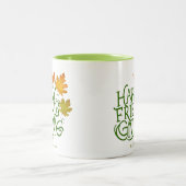 Happy Friendsgiving Fall Leaves Mug Tweekleurige Koffiemok (Center)