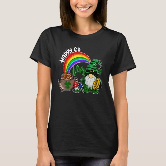 Happy Go Lucky Rainbow Gnome Shamrock Funny St Pat T-shirt (Voorkant)