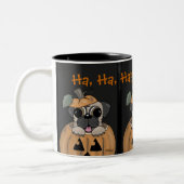 Happy Halloween-Pug in Jack O' Lantern Tweekleurige Koffiemok (Links)