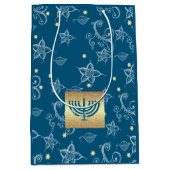 Happy Hanukkah. Gold Menorah en Floral Pattern Medium Cadeauzakje (Voorkant)