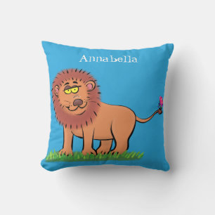 Happy lion met vlinderse cartoon illustratie kussen