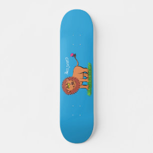 Happy lion met vlinderse cartoon illustratie skateboard
