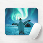 Happy Penguin Dancing Under Northern Lights Muismat (Met muis)