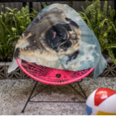 Happy Pug op het strand aanpasbaar Strandlaken