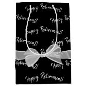 Happy Retirement bow op zwart Medium Cadeauzakje (Voorkant)