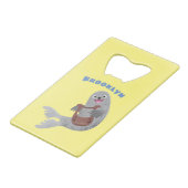 Happy schattige harp seal cartoon illustratie kredietkaart flessenopener (Voorkant Gekanteld)
